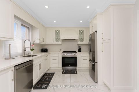 Photo 9 at 108 Zinnia Place, West Woodbridge, Vaughan