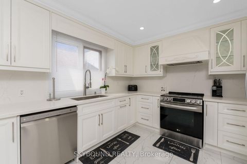 Photo 10 at 108 Zinnia Place, West Woodbridge, Vaughan