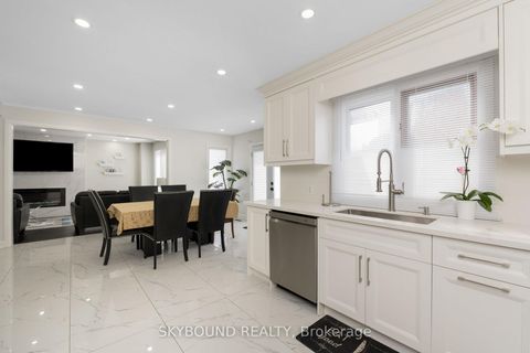 Photo 12 at 108 Zinnia Place, West Woodbridge, Vaughan