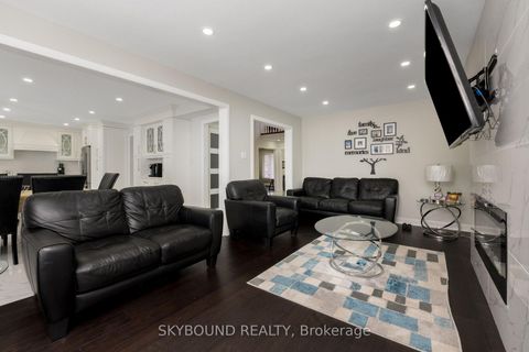 Photo 18 at 108 Zinnia Place, West Woodbridge, Vaughan
