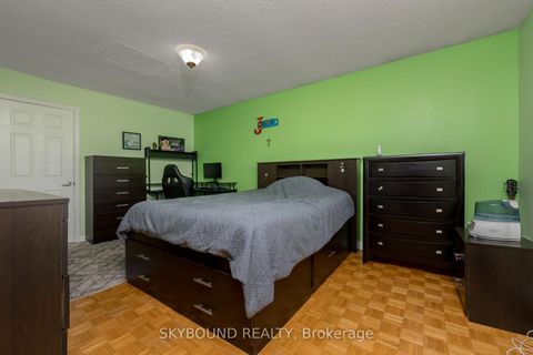 Photo 26 at 108 Zinnia Place, West Woodbridge, Vaughan