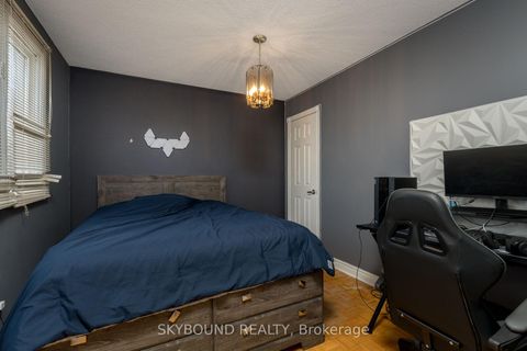 Photo 27 at 108 Zinnia Place, West Woodbridge, Vaughan