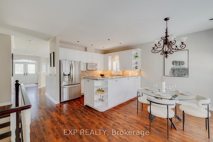 Photo 13 at 633 Avonwick Avenue, Hurontario, Mississauga