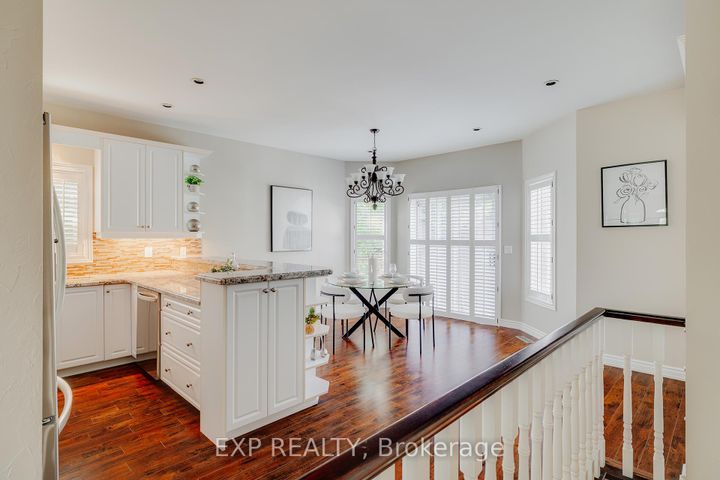 Photo 14 at 633 Avonwick Avenue, Hurontario, Mississauga