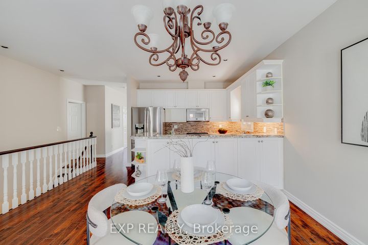Photo 15 at 633 Avonwick Avenue, Hurontario, Mississauga