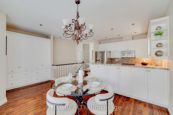 Photo 19 at 633 Avonwick Avenue, Hurontario, Mississauga