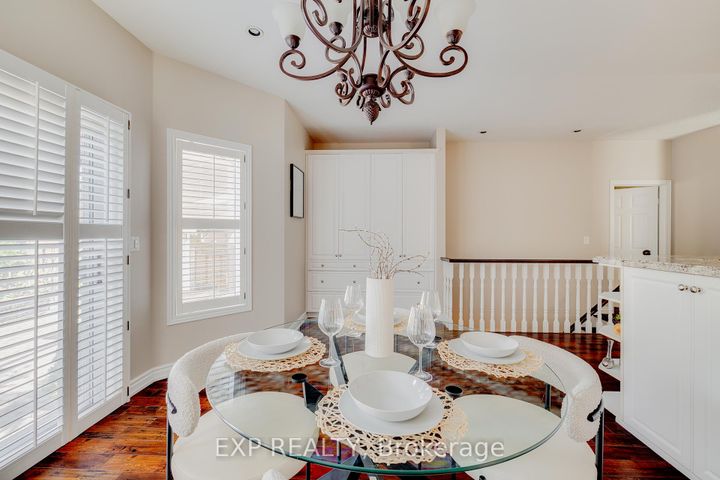 Photo 20 at 633 Avonwick Avenue, Hurontario, Mississauga