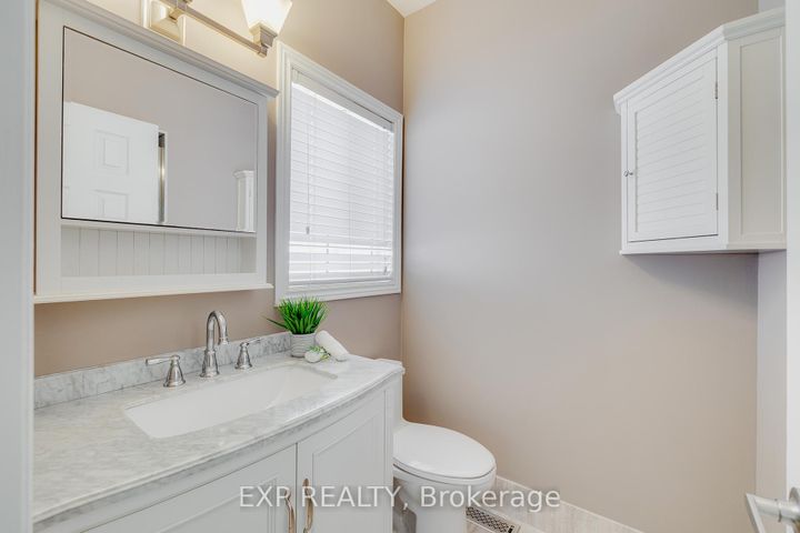 Photo 23 at 633 Avonwick Avenue, Hurontario, Mississauga