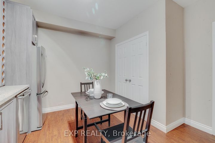 Photo 26 at 633 Avonwick Avenue, Hurontario, Mississauga