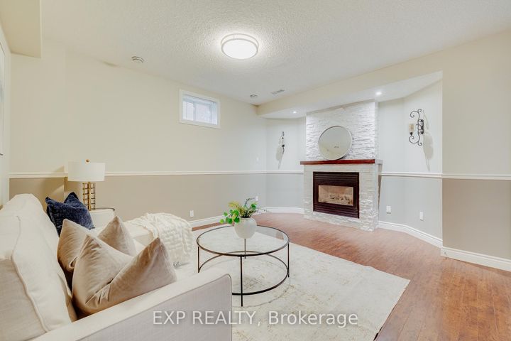 Photo 27 at 633 Avonwick Avenue, Hurontario, Mississauga