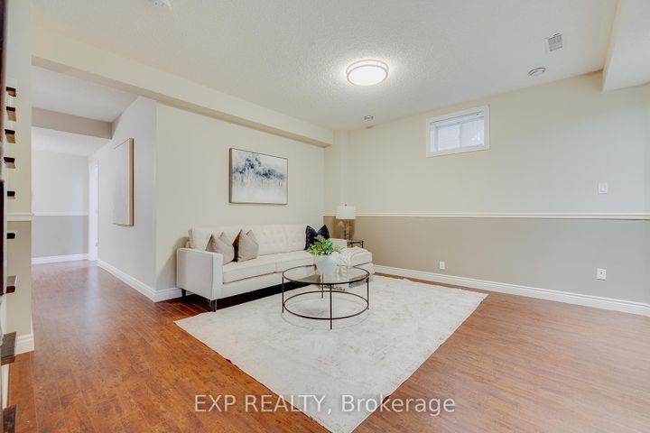 Photo 28 at 633 Avonwick Avenue, Hurontario, Mississauga