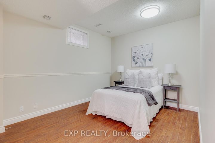 Photo 29 at 633 Avonwick Avenue, Hurontario, Mississauga