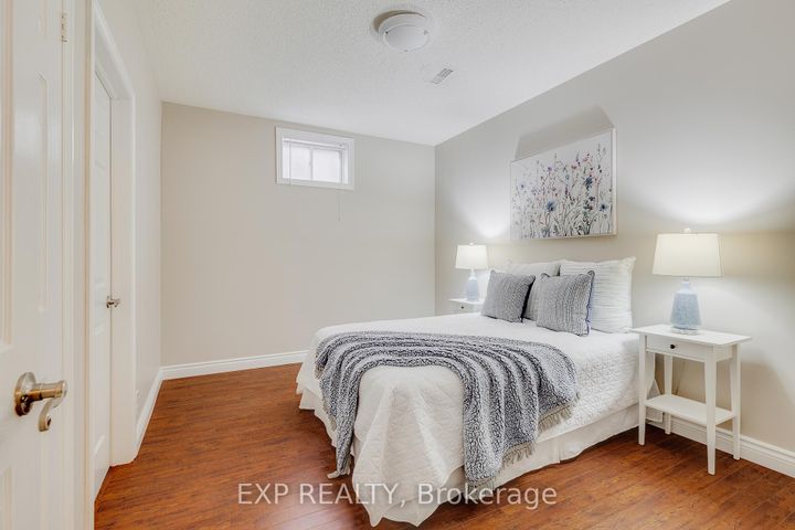 Photo 30 at 633 Avonwick Avenue, Hurontario, Mississauga
