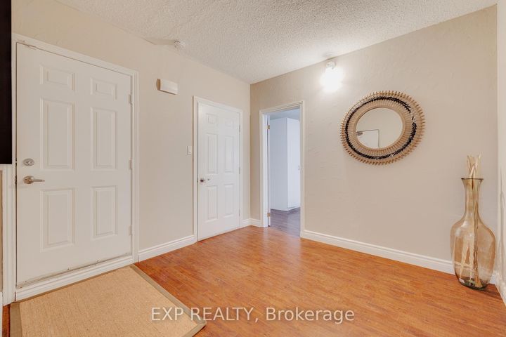 Photo 35 at 633 Avonwick Avenue, Hurontario, Mississauga