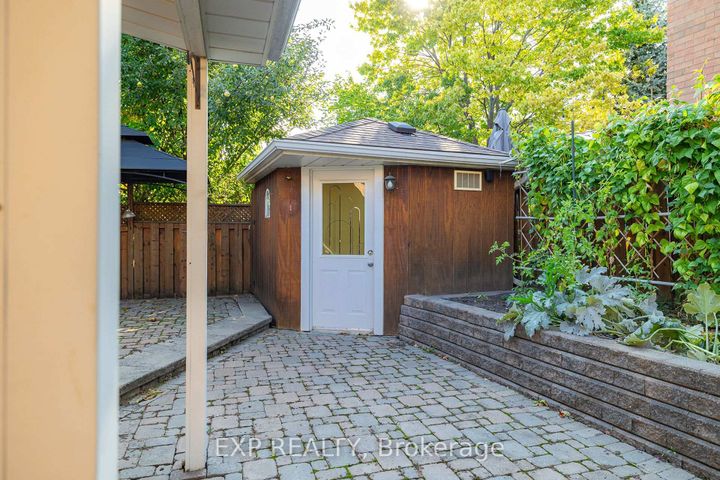 Photo 39 at 633 Avonwick Avenue, Hurontario, Mississauga