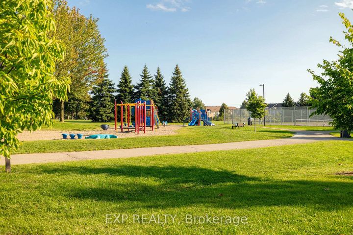 Photo 45 at 633 Avonwick Avenue, Hurontario, Mississauga