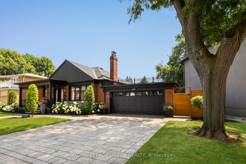 Photo 1 at 147 Parkview Hill Crescent, Parkview, Toronto