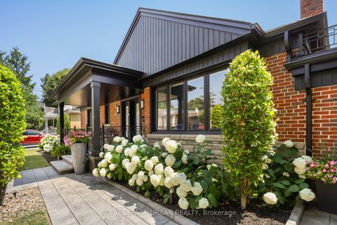 Photo 2 at 147 Parkview Hill Crescent, Parkview, Toronto