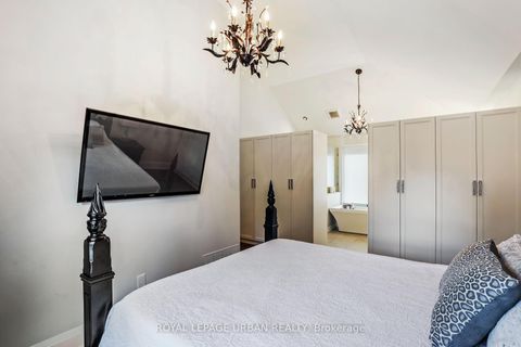 Photo 23 at 147 Parkview Hill Crescent, Parkview, Toronto