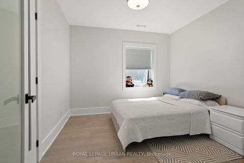 Photo 21 at 182 Parkview Hill Crescent, Parkview, Toronto