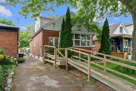 Photo 2 at 102 Kalmar Avenue N, Cliffside, Toronto