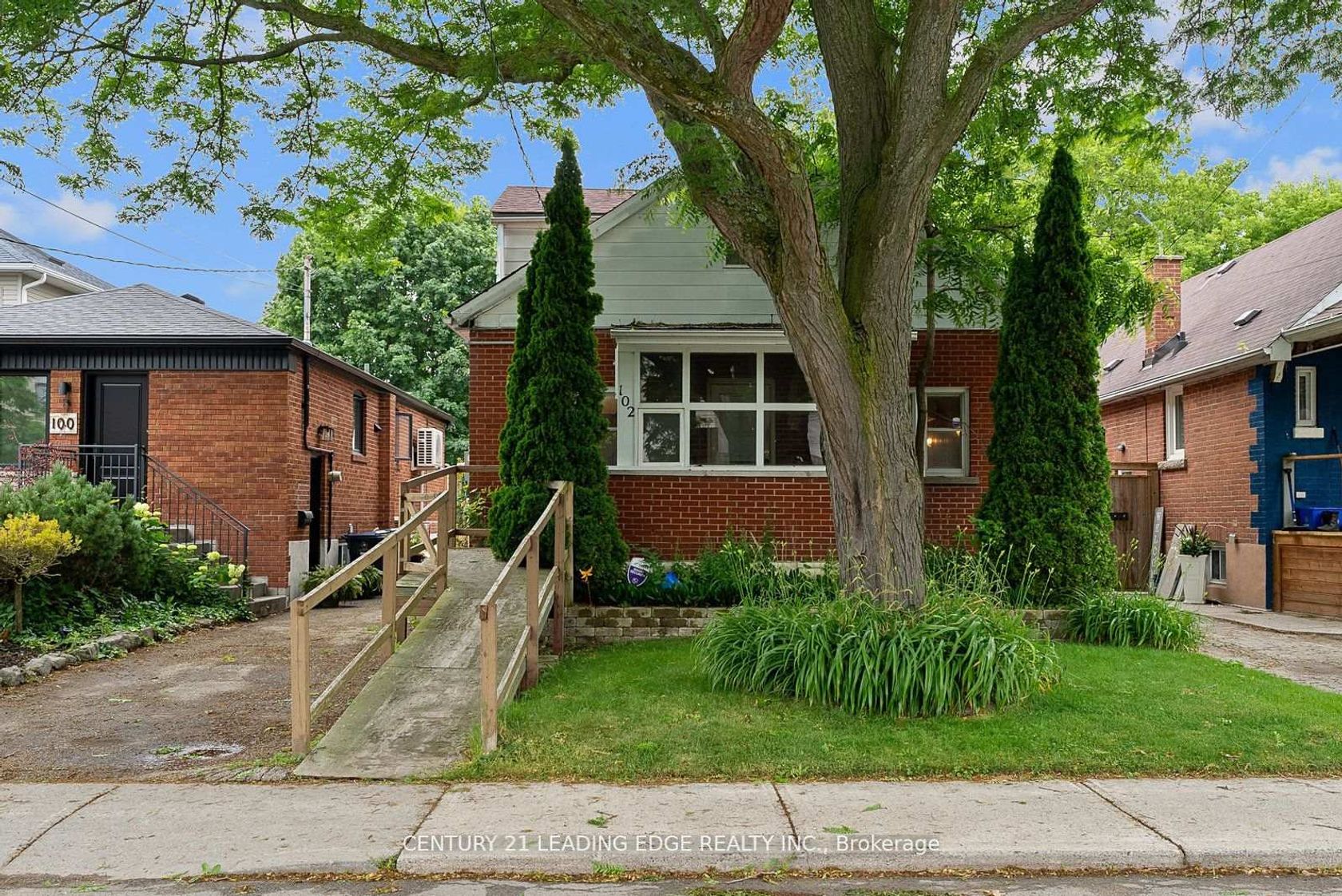 102 Kalmar Avenue N, Cliffside, Toronto 