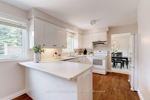 Photo 8 at 1409 Grand Boulevard, FA Falgarwood, Oakville