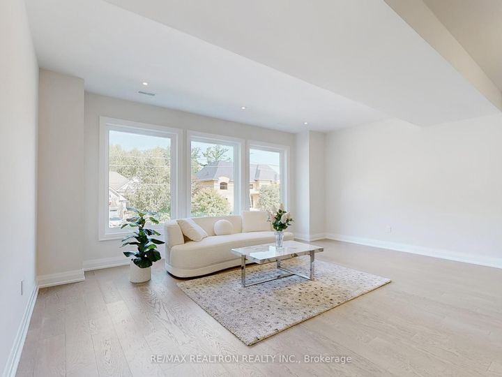 Photo 1 at 157 Snively Street, Oak Ridges Lake Wilcox, Richmond Hill