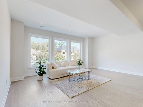 Photo 1 at 157 Snively Street, Oak Ridges Lake Wilcox, Richmond Hill