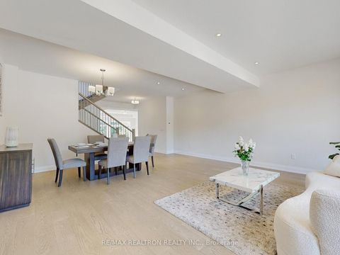 Photo 3 at 157 Snively Street, Oak Ridges Lake Wilcox, Richmond Hill