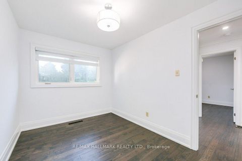 Photo 11 at 22 Fran Drive, West Woodbridge, Vaughan