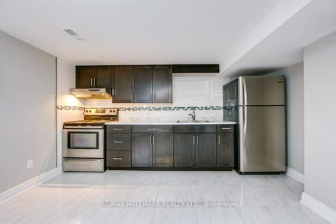 Photo 15 at 22 Fran Drive, West Woodbridge, Vaughan