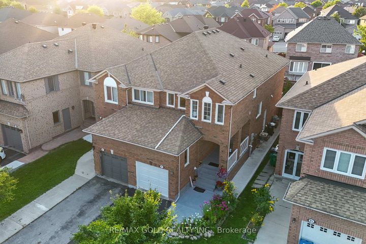 Photo 3 at 83 Mount Ranier Crescent, Wellington, Brampton