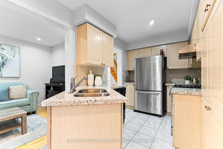 Photo 12 at 83 Mount Ranier Crescent, Wellington, Brampton