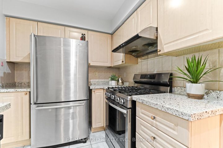 Photo 13 at 83 Mount Ranier Crescent, Wellington, Brampton
