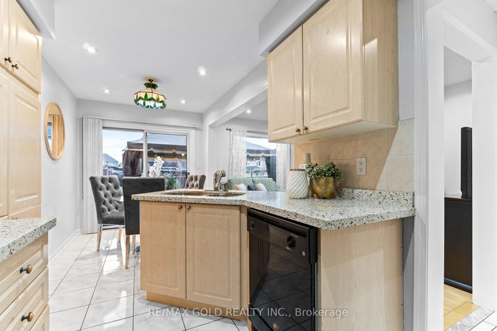 Photo 14 at 83 Mount Ranier Crescent, Wellington, Brampton