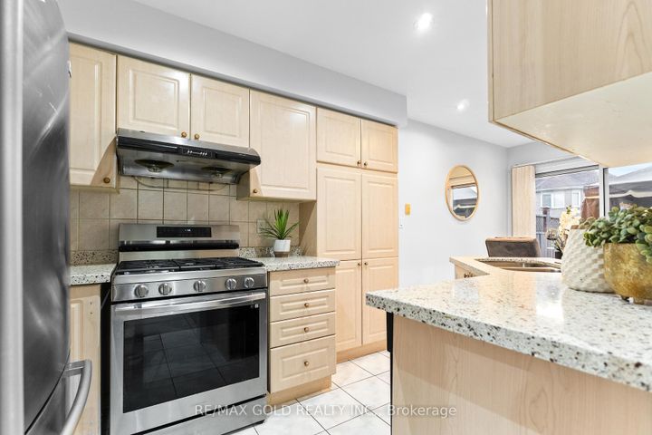 Photo 15 at 83 Mount Ranier Crescent, Wellington, Brampton