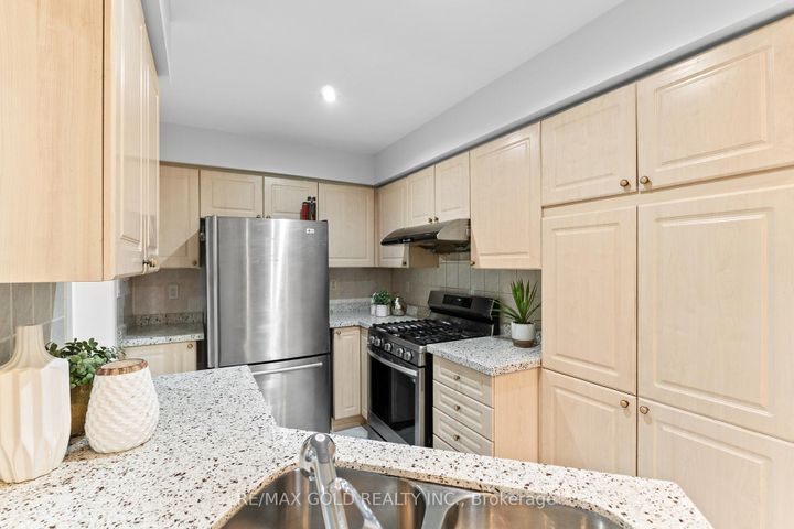 Photo 16 at 83 Mount Ranier Crescent, Wellington, Brampton