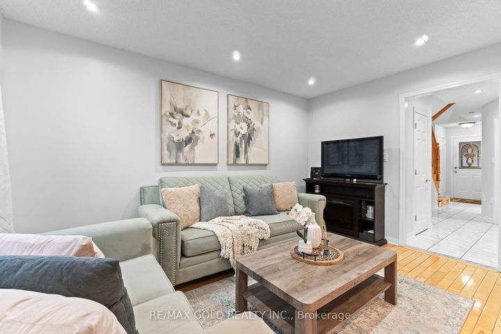 Photo 21 at 83 Mount Ranier Crescent, Wellington, Brampton