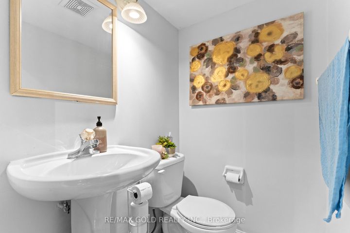 Photo 22 at 83 Mount Ranier Crescent, Wellington, Brampton