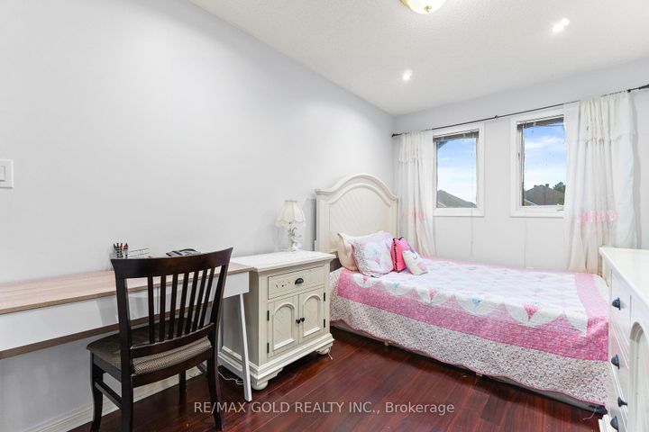Photo 28 at 83 Mount Ranier Crescent, Wellington, Brampton