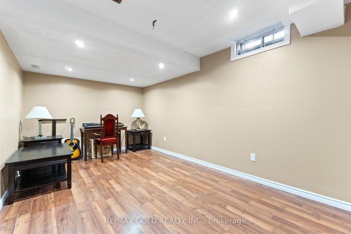 Photo 34 at 83 Mount Ranier Crescent, Wellington, Brampton