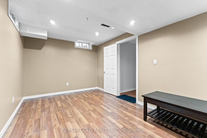 Photo 35 at 83 Mount Ranier Crescent, Wellington, Brampton