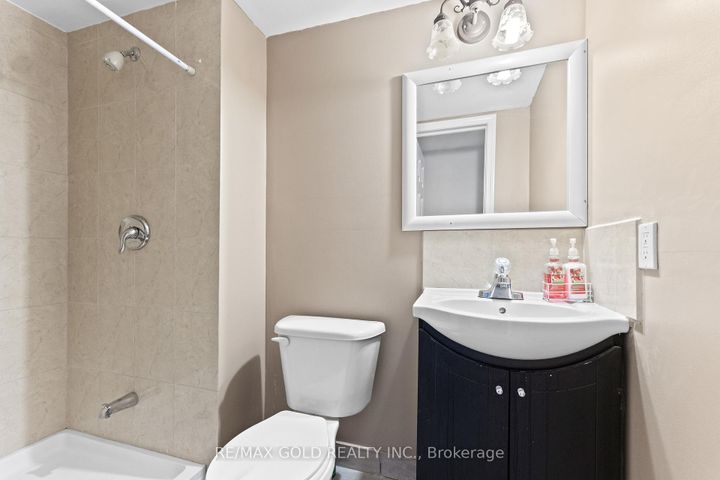 Photo 37 at 83 Mount Ranier Crescent, Wellington, Brampton