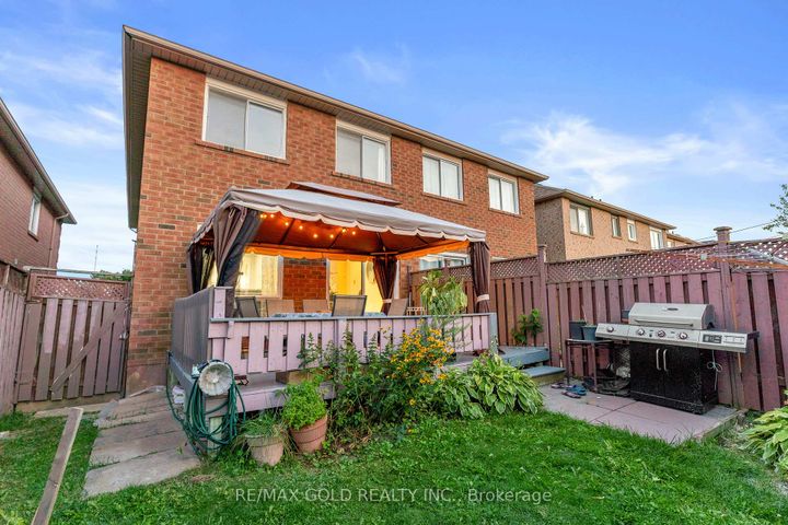 Photo 40 at 83 Mount Ranier Crescent, Wellington, Brampton