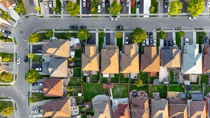Photo 45 at 83 Mount Ranier Crescent, Wellington, Brampton