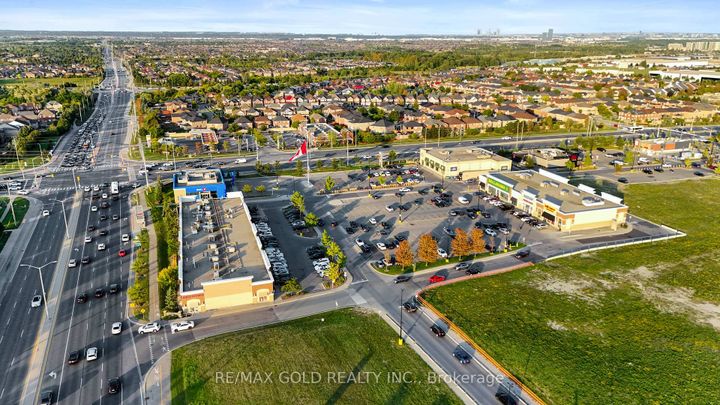 Photo 48 at 83 Mount Ranier Crescent, Wellington, Brampton