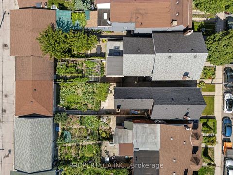 Photo 6 at 790 Manning Avenue, Annex, Toronto