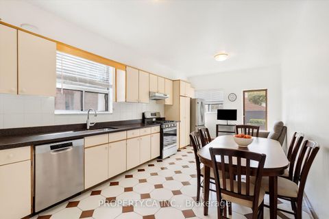 Photo 18 at 790 Manning Avenue, Annex, Toronto