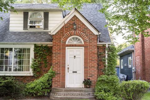 Photo 3 at 43 Nottingham Drive, Humber Valley, Toronto